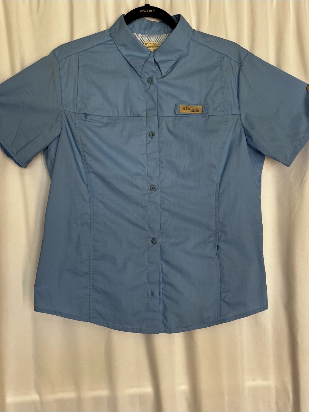 Columbia Women's Light Blue Short-Sleeve Button-Down Shirt